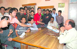 Students of DAV PG College gherao their Principal in Dehradun
