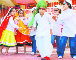 Students of Doon International School in Karnal at Haryana Day function