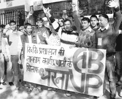 Activists of the ABVP raise slogans against the administration of the Himachal Pradesh University in Shimla on Saturday