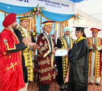 Governor Shivraj Patil confers a degree upon a student at the Punjab Police Academy in Phillaur.