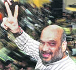 Gujarat ex-Home Minister Amit Shah flashes victory sign after his release from the Ahmedabad Central Jail
