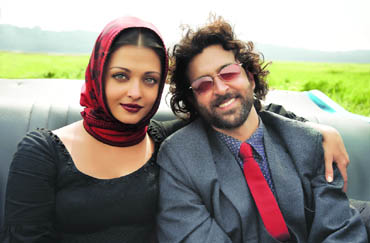 Working with Aishwarya is such a wonderful experience, says Hrithik
