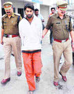 Accused Chandan being taken into custody by the Jwalapur police
