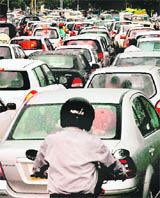 A view of the traffic jam on the road dividing Sectors 16 and 17 near the Parade Ground, Sector 17, Chandigarh,