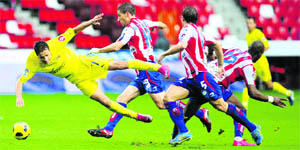 Villarreal's Brazilian Nilmar Honorato da Silva (L) falls during their match against Sporting Gijon in Gijon on Sunday. The match ended 1-1.