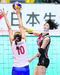 Japan's Saori Kimura (R) spikes the ball against Serbia's Maja Ognjenovic during their FIVB Women's Volleyball World Championship match in Tokyo on Wednesday