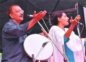 Charul and Vinay perform at Mela Ghadri Babeyan Da in Jalandhar