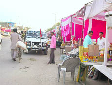 Retailers have been illegally selling crackers on the roadside in Kurali.