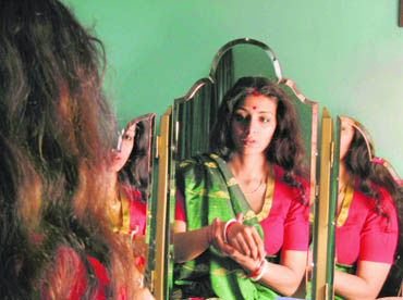 Based on Jhumpa Lahiris story, Mira Nairs The Namesake portrays the real world of common people living abroad