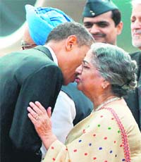 WARM WELCOME: Obama being greeted by PMs wife Gursharan Kaur in New Delhi