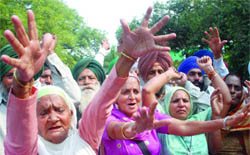 Victims of the 1984 riots shout slogans during a demonstration against Sajjan Kumar and Jagdish Tytler while seeking justice at Jantar Mantar in New Delhi on Monday.