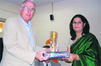 Principal Neelinderjeet Kaur Sandhu presents a memento to a UK teacher on arrival at SD Public School, Ambala Cantonment.