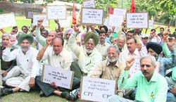 CPI, CPM activists stage a dharna against alleged US hegemony in Ludhiana on Monday.