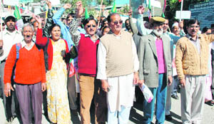 Senior UKD leader Kashi Singh Airy leads a protest at Pitthoragarh on Tuesday. 