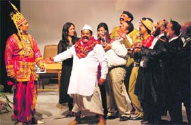 Artistes stage Rashtriya Bhrashtachar Adhiveshan at Pujnjab Kala Bhawan, Sector 16, Chandigarh