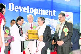 Uttarakhand Chief Minister Ramesh Pokhriyal Nishank felicitates Dr VP Dimri at the Uttarakhand Science Congress in Dehradun