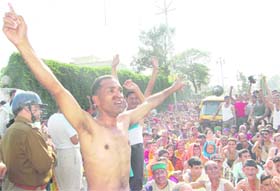 An SSB guerrilla during a demonstration in front of the Civil Secretariat in Dehradun