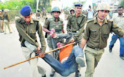 An injured SSB guerrilla being carried away by policemen. 