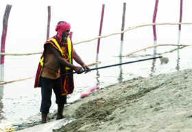 An MCD worker prepares a ghat for Chhath Puja at the Yamuna bank near ITO in New Delhi.