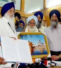 SGPC President Avtar Singh honours Davinder Pal Singh, translator of Guru Granth Sahib in Urdu in Amritsar
