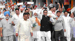Congress workers hold a demonstration before burning an effigy of RSS ex-chief KS Sudarshan, in Bathinda on Saturday. 