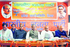National president of the BJP Scheduled Castes Morcha Dushyant Kumar (centre) during a meeting in Shimla on Sunday. 