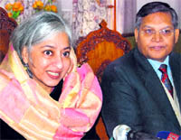 Interlocutors on Jammu and Kashmir, Prof Radha Kumar and M.M. Ansari, address mediapersons in Srinagar on Sunday