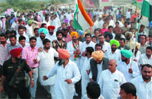 Punjab Youth Congress president and a Member of Parliament Ravneet Singh Bittu carrying a flag during the Nav Inquilab Pad Yatra in Bathinda on Monday. 
