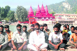 Activists of the Uttarakhand Vikas Manch protest in Haridwar on Monday against the lathi charge on students at Gurukul Kangri University
