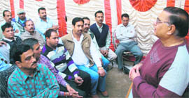 Shakti Gupta, president of the Provincial Power Employees Union, addresses a conference at the revenue centre in Rehari, Jammu, on Monday.