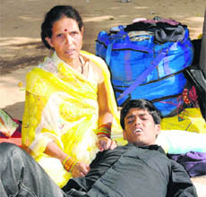 Pushpinder and his mother Basanti Devi, who were deprived of Rs 1 lakh on the PGI campus on Tuesday night.