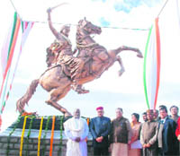 Chief Minister Prem Kumar Dhumal unveils the statue of Rani Lakshmi Bai at Rani Jhansi Park in Shimla on Thursday.