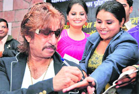 Actor Shakti Kapoor gives autographs to fans in Dehradun during a talent hunt programme on Friday.