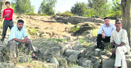 The non-existent road from Rawarian Tala to Tala Nagar. 