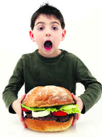 Parents should not treat their child to junk food as an incentive for good behaviour