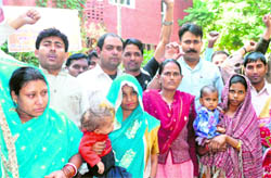 Residents of Colony No. 4 protest against the health authorities on Saturday 