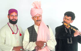 (L-R) Husnain Akbar, Ustad Khadim Hussain Warsi, Amjad Ali