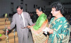 Jang Bahadur Goel, Principal Secretary of Technical Education, Punjab, inaugurates the Swami Vivekananda Centre at DAV College for Girls, Yamunanagar, by lighting the lamp.