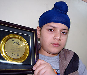 Arman Arora shows his trophy.