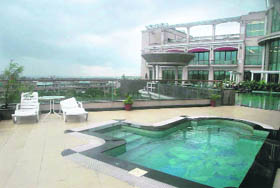 Hotel Bella Vista has a private pool to go with the presidential suite