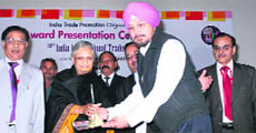SS Channy, Secretary, Industries and Commerce, Punjab, receiving an award from Delhi Chief Minister Sheila Dixit in New Delhi on Saturday. 