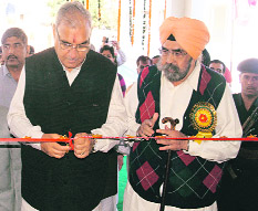 Chief Minister BS Hooda inaugurates the MBA block at Guru Nanak Khalsa Group of Educational Institutions in Yamunanagar on Sunday. A Tribune photograph