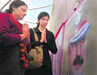 Wife and daughter of slain ATS chief Hemant Karkare, killed during the 26/11 Mumbai terror attacks, pay tributes to the victims, in Jammu on Sunday. 