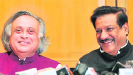 Maharashtra Chief Minister Prithviraj Chavan (R) with Union Environment Minister Jairam Ramesh in Mumbai on Sunday. 