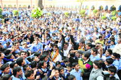 Jasmer Singh Gulia and Jasmer Jassa, members of the national kabbadi squad that bagged the gold at the Asiad, get a rousing reception at Senior Secondary School, Panipat