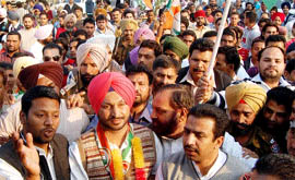 Nav Inquilab Yatra, led by state Youth Congress president Ravneet Singh Bittu, arrives in Amritsar on Monday.