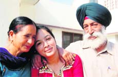 Harpreet Kaur (centre) with her parents.