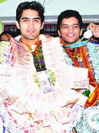 Boxing champs Vijender and Dinesh, who won the gold and silver, respectively, at the Asiad were welcomed in Bhiwani