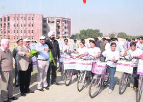 Deputy Commissioner Ajit Joshi and Deenbandhu Chhotu Ram University of Science and Technology, Murthal, Vice-Chancellor HS Chahal flag off a cycle rally of students at Murthal, Sonepat, on the occasion of World AIDS Day