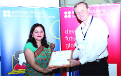 Anjana Gupta, Principal, DAV International School, being honoured by Mike Nithavrianakis, Deputy High Commissioner, British High Commission.
